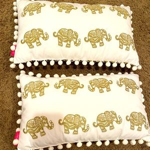 2 Lilly Pulitzer Gold Elephants Print
Pom Pom Trim Pillow 20×12
Reversible